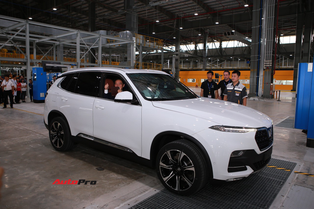VinFast chính thức bàn giao mẫu Lux SA2.0 và Lux A2.0 tới tay khách Việt - Ảnh 1.