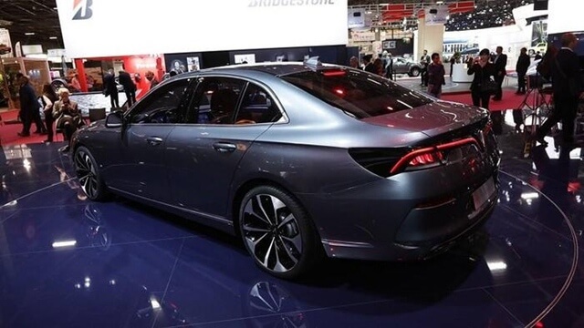 hong-xe-sedan-vinfast-lux-a2_0