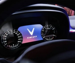 Đánh giá xe VinFast LUX SA2.0: Đồng hồ lái Analogue Đánh giá xe VinFast LUX SA2.0: Đồng hồ lái Analogue...