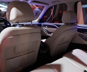 Đánh giá xe VinFast LUX SA2.0: Không gian hàng ghế thứ 2 Đánh giá xe VinFast LUX SA2.0: Không gian hàng ghế thứ 2...