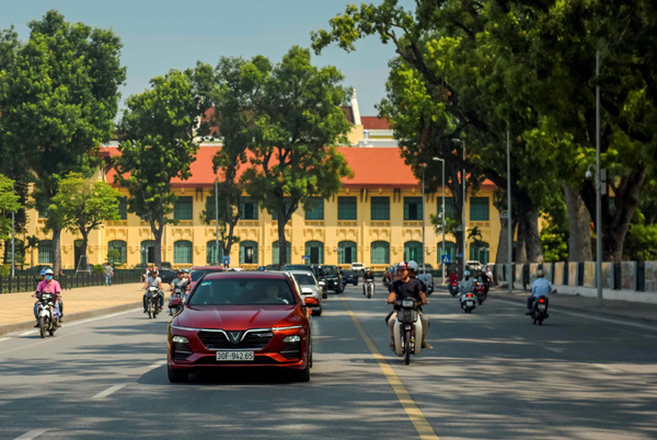 Bán hàng ‘kiểu VinFast’ - mua càng sớm càng lợi, nhận mãi không hết quà-1
