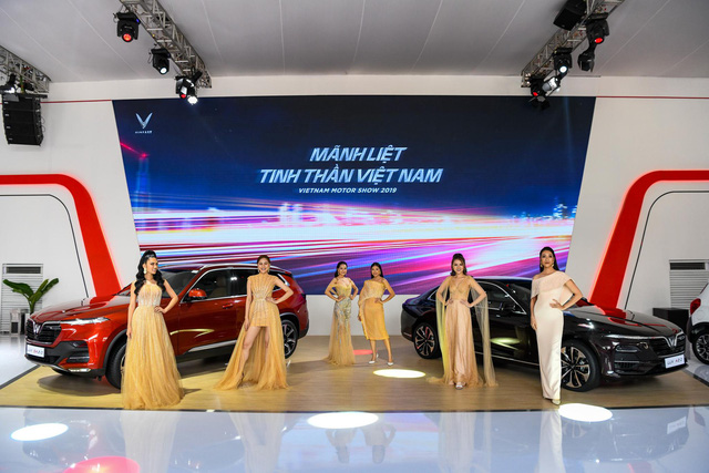 Khách Việt hào hứng khi VinFast lần đầu tiên góp mặt tại Triển lãm Ô tô Việt Nam - Ảnh 2.