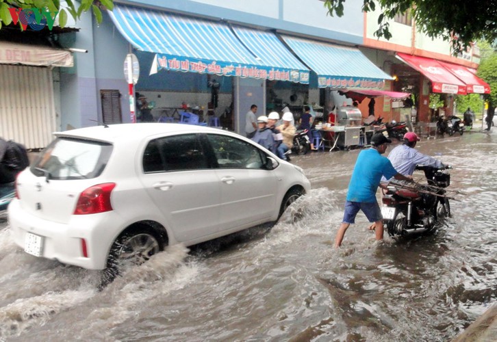 những lưu ý khi đi ô tô vào mùa mưa hình 2 nhung luu y khi di o to vao mua mua hinh 2