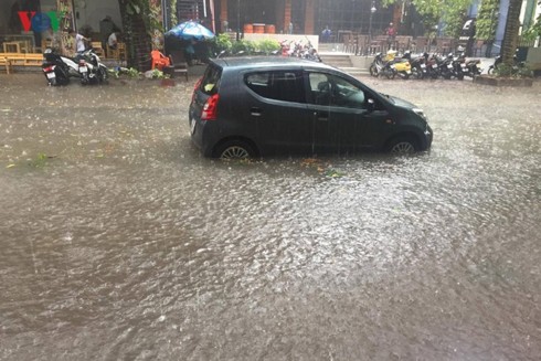 những lưu ý khi đi ô tô vào mùa mưa hình 3 nhung luu y khi di o to vao mua mua hinh 3