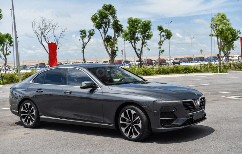 Giá xe VinFast LUX A2.0 mới nhất - Ảnh 1.