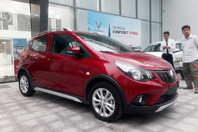 VinFast bứt tốc: Gần 2.000 xe Lux, hơn 3.000 xe Fadil tới tay người Việt trong 3 tháng đầu 2020 - Ảnh 3. VinFast bứt tốc: Gần 2.000 xe Lux, hơn 3.000 xe Fadil tới tay người Việt trong 3 tháng đầu 2020 - Ảnh 3.