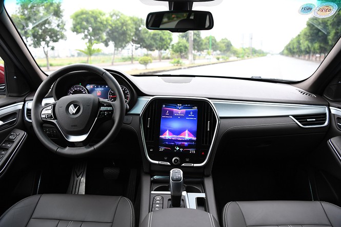 VinFast Lux SA2.0: SUV 7 chỗ bệ vệ, mạnh mẽ và an toàn - ảnh 3