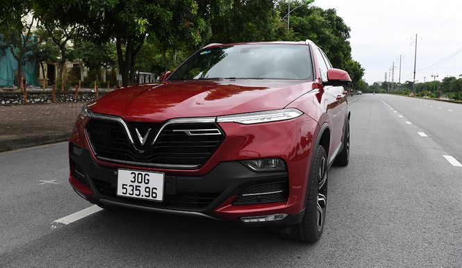 VinFast Lux SA2.0: SUV 7 chỗ bệ vệ, mạnh mẽ và an toàn - ảnh 1