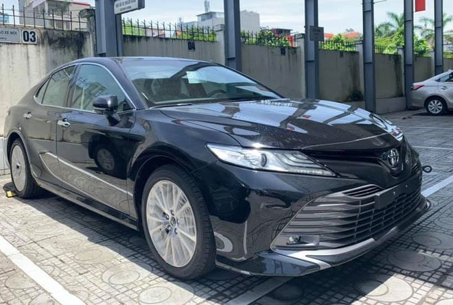 'Nhấn chìm' đối thủ Đức, VinFast Lux A2.0 'lấn sân' Toyota Camry - ảnh 2