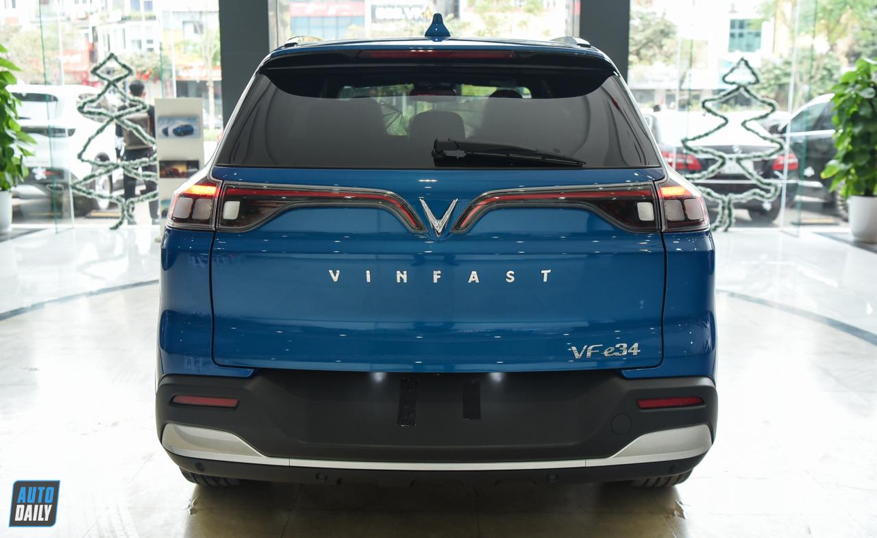 Cận cảnh xe điện VinFast VF e34 tại đại lý vf-e34-13.jpg