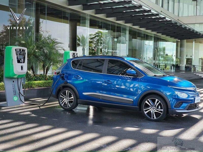 Chính sách cho thuê pin của VinFast giúp người sử dụng xe ô tô điện hưởng lợi gì? 4 Chinh sach thue pin cua VinFast giup nguoi su dung xe o to dien huong loi gi 4