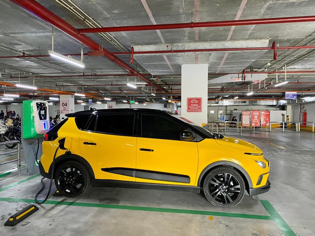 Chủ xe VinFast VF e34 độ nhẹ, dân mạng hăng say bình luận: Rất ấn tượng, nhìn như bò Ý - Ảnh 2. Chủ xe VinFast VF e34 độ nhẹ, dân mạng hăng say bình luận: Rất ấn tượng, nhìn như bò Ý - Ảnh 2.