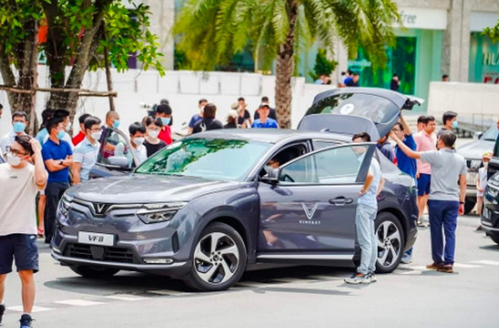 Lái thử xe điện VF 8 tại Hà Nội