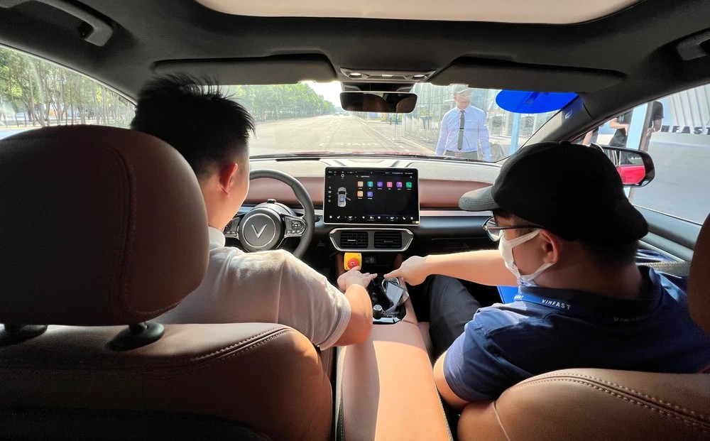 lái thử ô tô điện VinFast