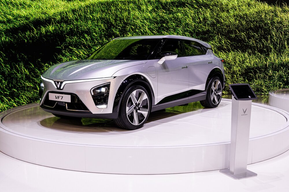 các mẫu ô tô điện VinFast mở bán 2022 - VF 7