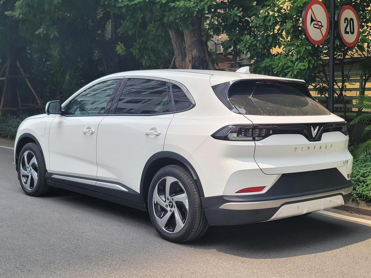 Xe điện VinFast VF8 ồ ạt về đại lý, chuẩn bị bàn giao khách Việt - ảnh 2