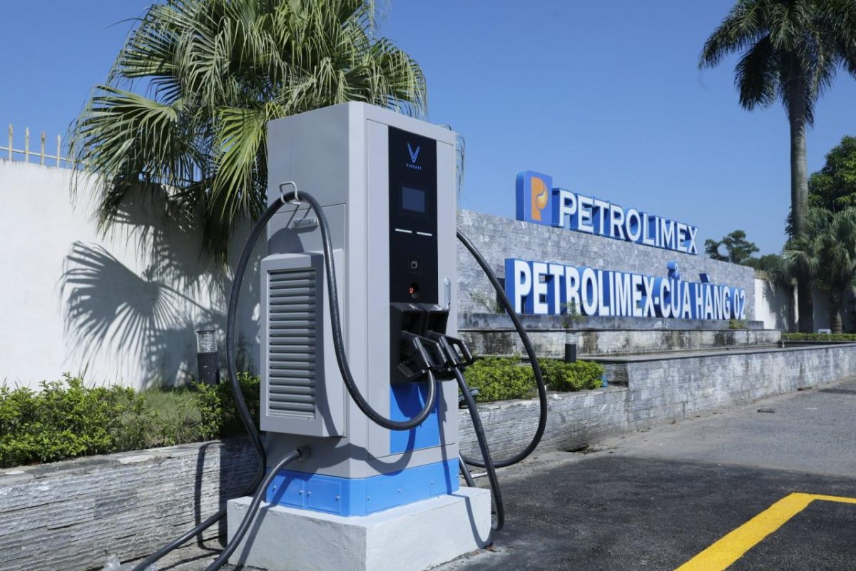 VinFast khai trương dịch vụ sạc điện tại hệ thống Petrolimex trên toàn quốc - ảnh 1