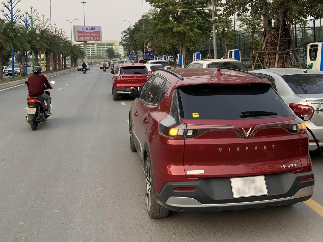 Tôi update phần mềm VinFast VF e34 thấy đi xa ngoài sức tưởng tượng: Quá phê cho dân chạy dịch vụ - Ảnh 4. Tôi update phần mềm VinFast VF e34 thấy đi xa ngoài sức tưởng tượng: Quá phê cho dân chạy dịch vụ - Ảnh 4.