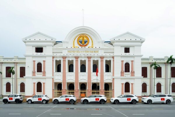 VinFast tặng 100.000 bộ decal Quốc kỳ – mừng 80 năm Quốc khánh