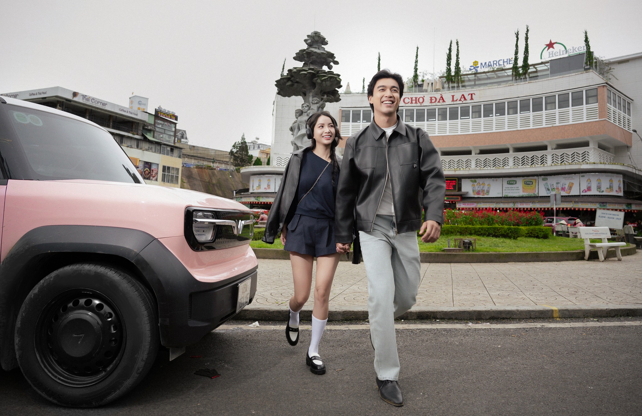 VF 3 đồng hành cùng hai bạn trẻ trên những cung đường lãng mạn của Đà Lạt