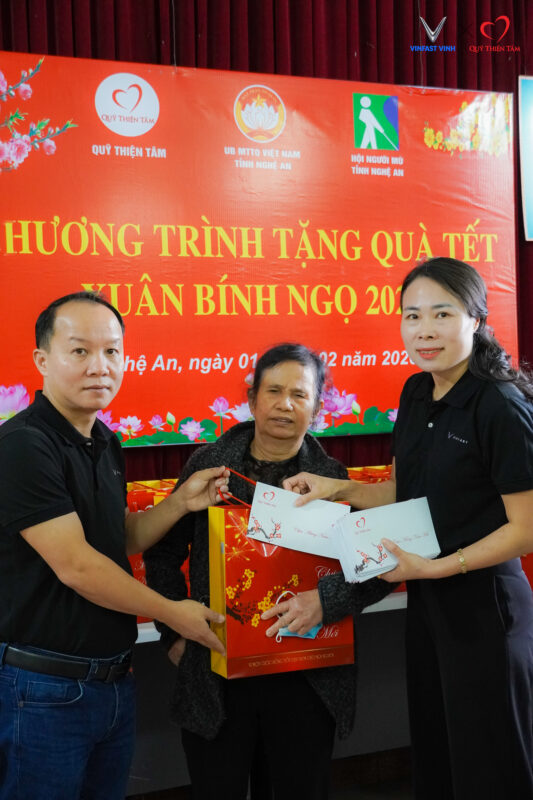 VINFAST VINH – NGHỆ AN ĐỒNG HÀNH CÙNG QUỸ THIỆN TÂM TRAO QUÀ TẾT 2026